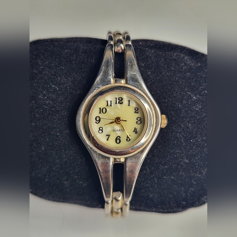 Chic Women's Gold and Silver Quartz Watch
